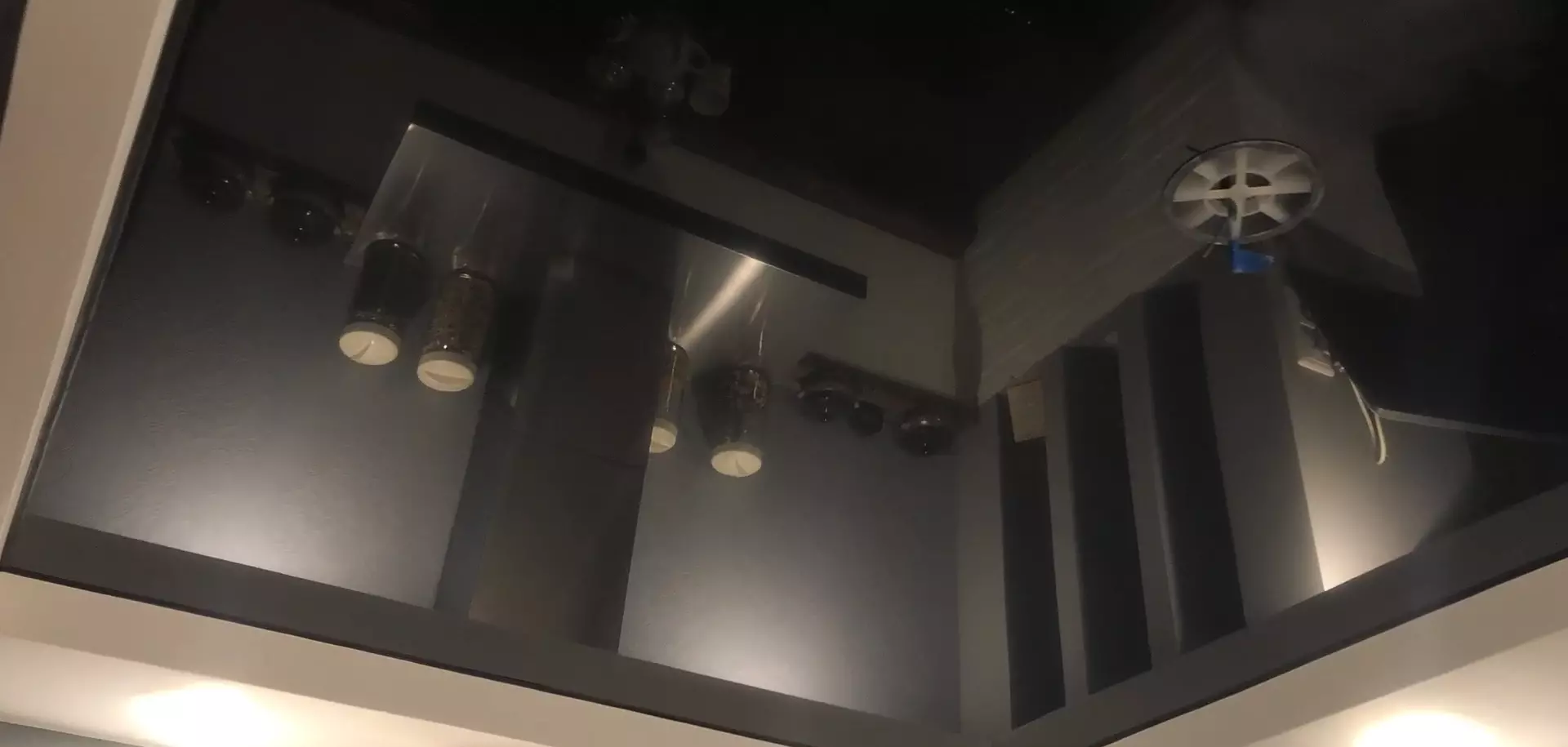 Черный натяжной потолок