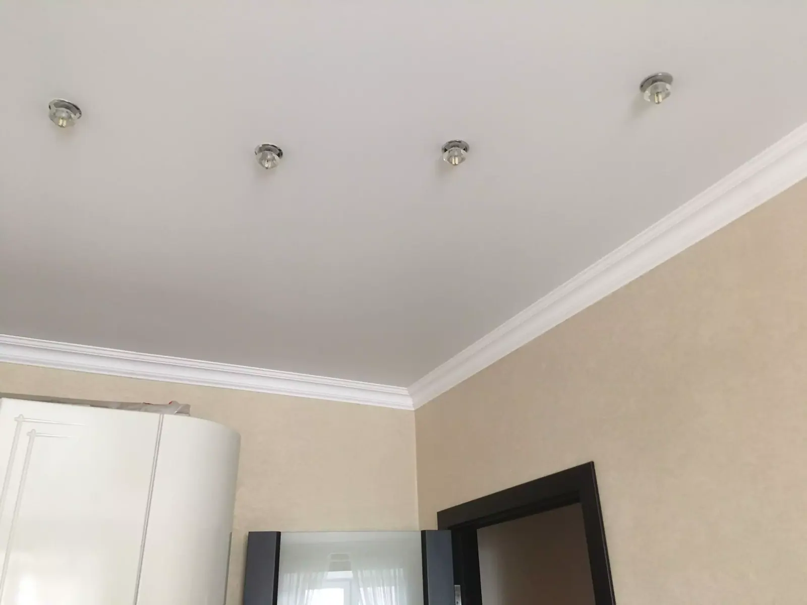 Матовый натяжной потолок в квартиру — Красноярск, Водопьянова, 8, фото 1