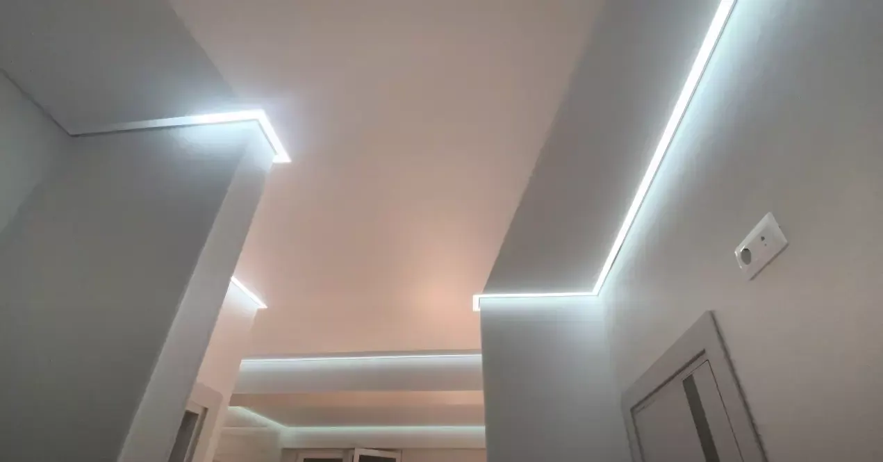 Натяжной потолок LumFer со световыми линиями — Красноярск, Одесская, 3, фото 2