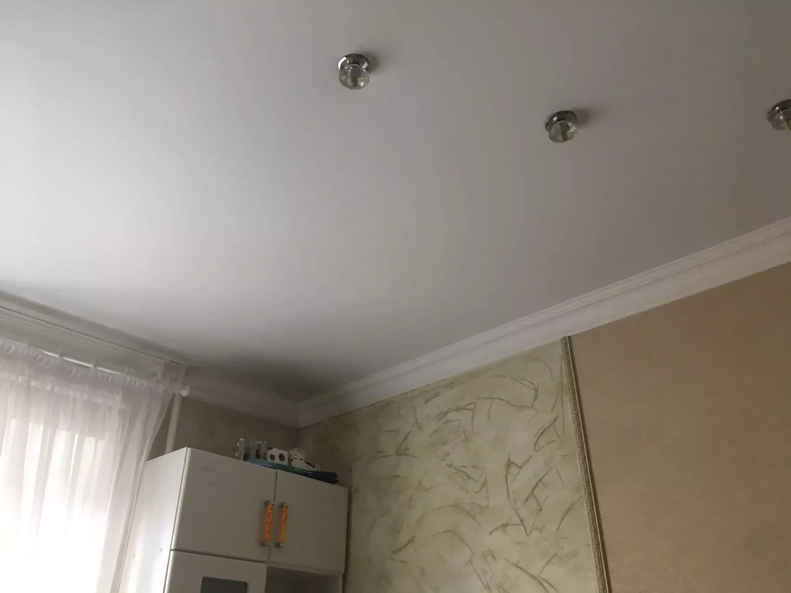 Матовый натяжной потолок в квартиру — Красноярск, Водопьянова, 8, фото 3